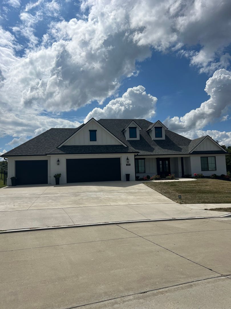 Columbia House: 3304 Wentworth Dr