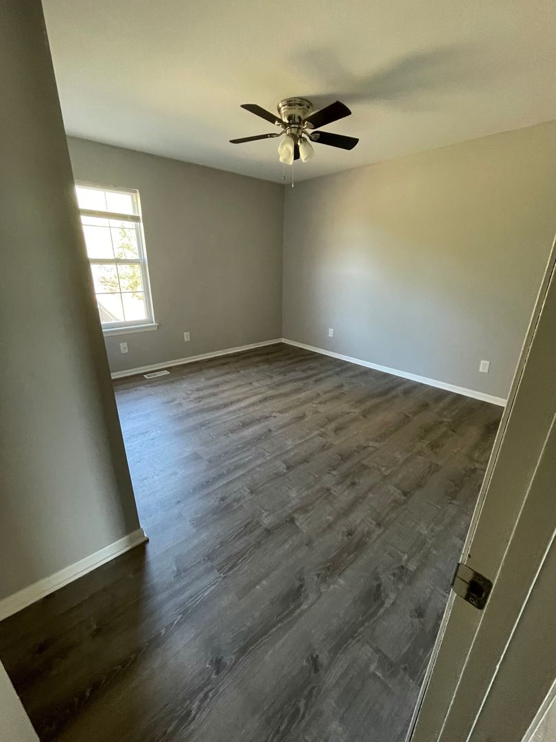 Columbia Apartment: 655-657 W. Country Squire Ct.