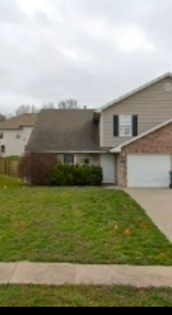 Columbia Apartment: 5505-5507 Volunteer Dr.