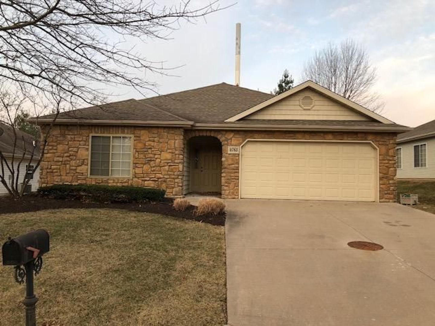Columbia House: 4763 Lake Valley