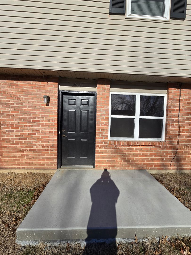 Columbia Apartment: 4521-4533 W. Bellview