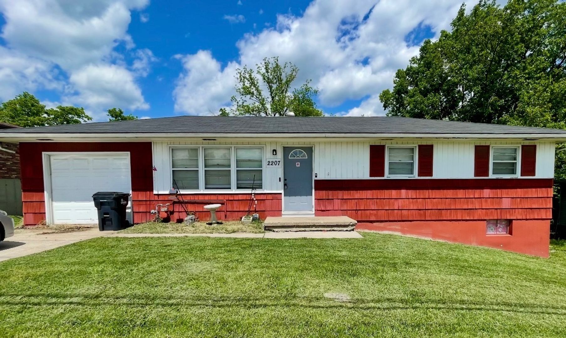 Columbia House: 2207 Clark Lane