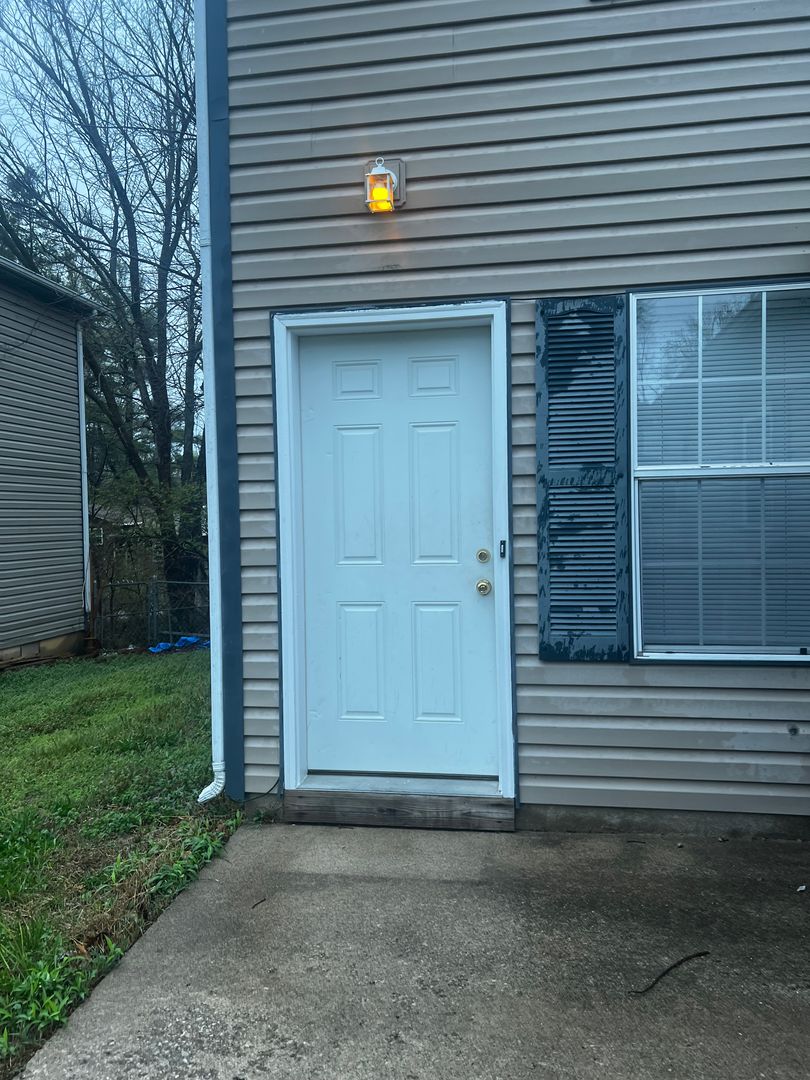 Columbia Apartment: 2317-2319 Parks Edge