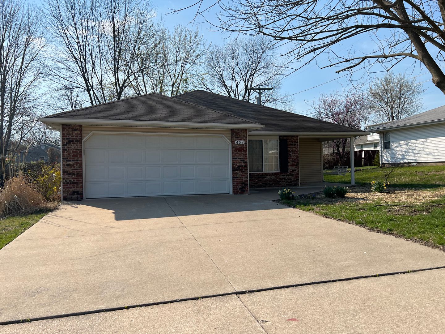 Columbia House: 609 Heidman