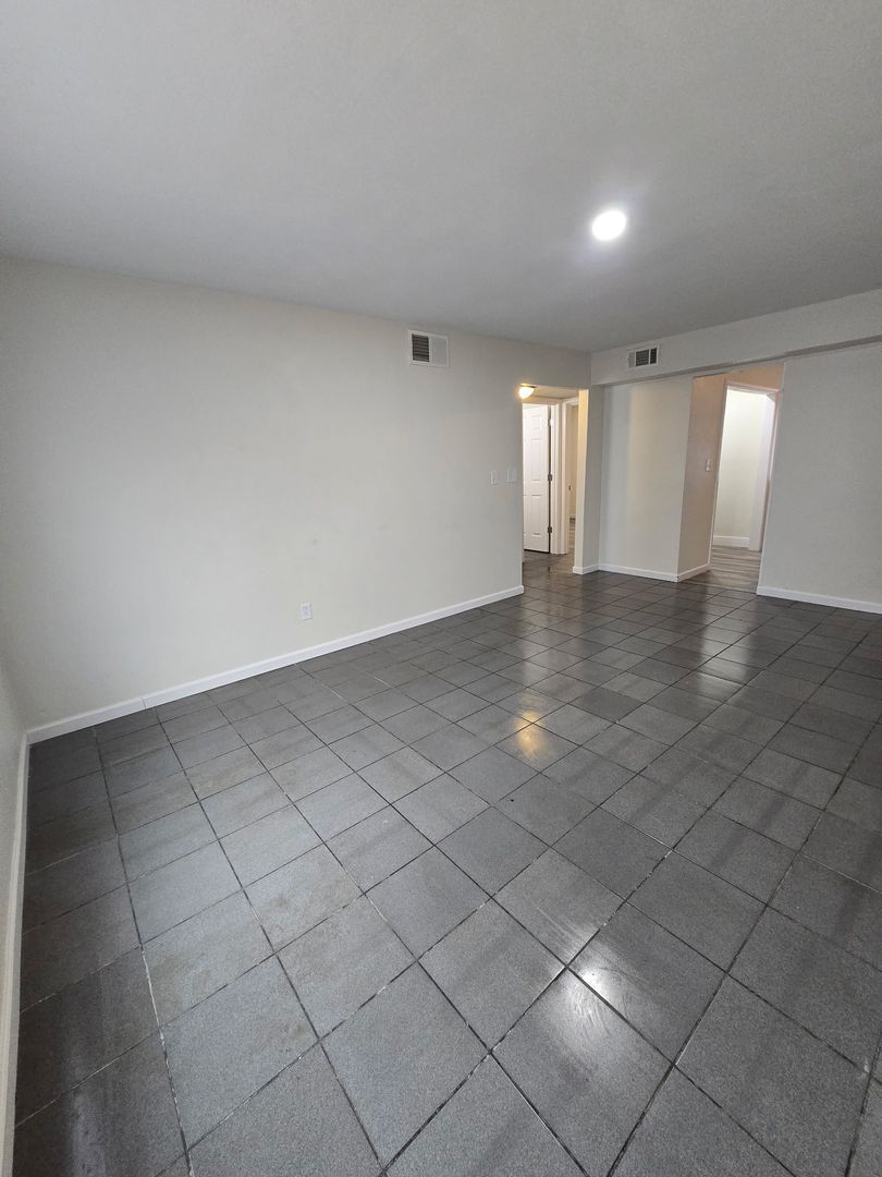 Jefferson City Apartment: 5205 S. Brooks Dr.