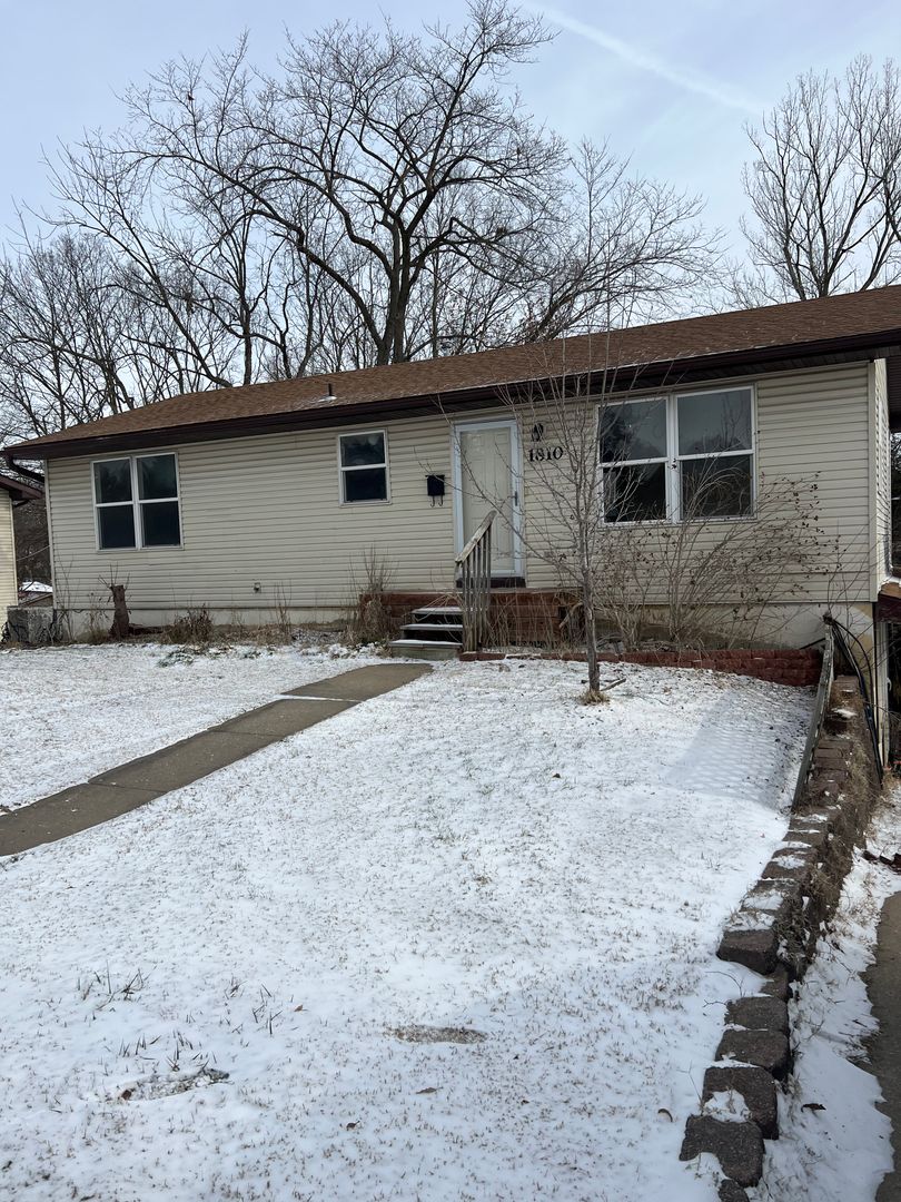 Columbia Apartment: 1810-1812 Creasy Springs Rd