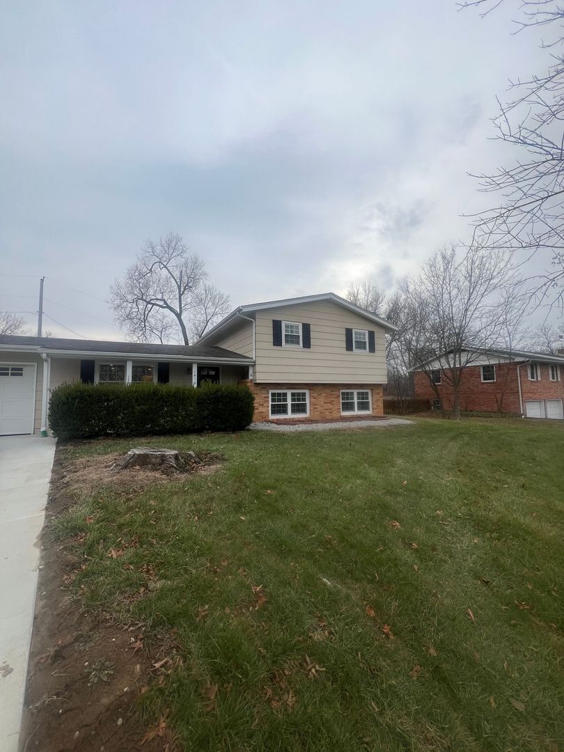 Columbia Apartment: 1810 High Ridge