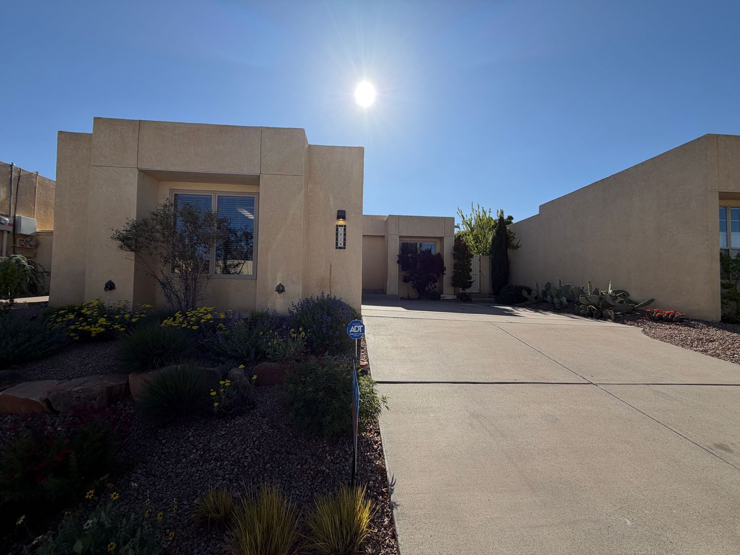 Albuquerque House: 7924 Woodridge Dr NE