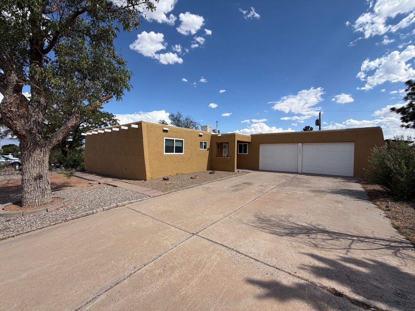 Albuquerque House: 5608 Drake Ave NW