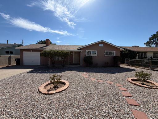 3 Bedroom Single Story Home Available Near San Mateo Blvd NE & Candelaria Rd NE! – photo 1