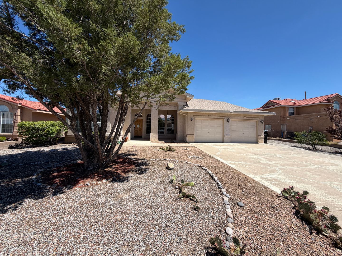 Rio Rancho House: 7281 Spruce Mountain Lp NE