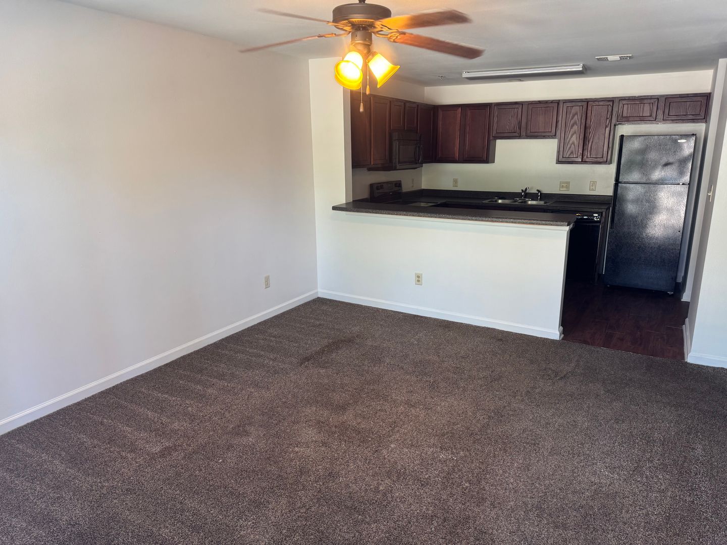 Conway Apartment: 2515 W. Martin St. 208A