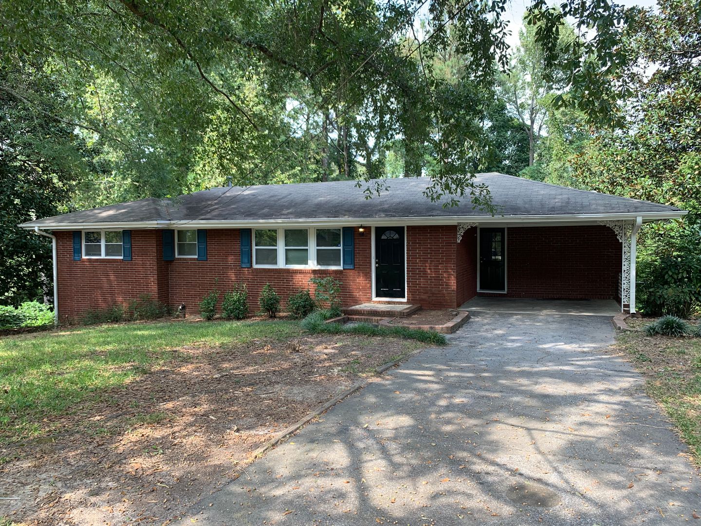 Douglasville House: 1965 Skyview Circle