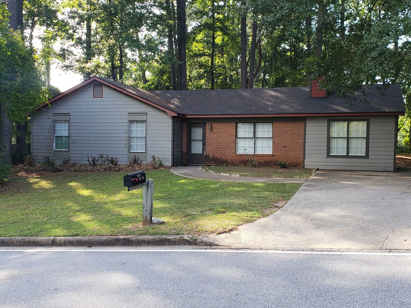 Douglasville House: 3047 Lake Monroe Rd.