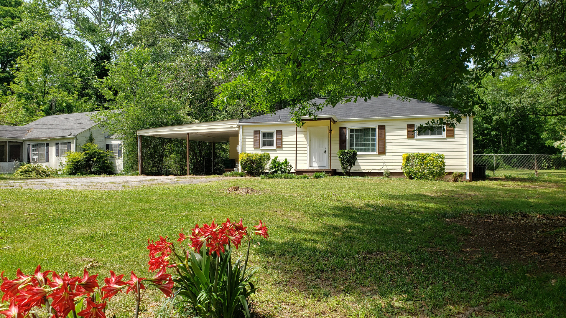 Decatur House: 4220 Maplewood Dr