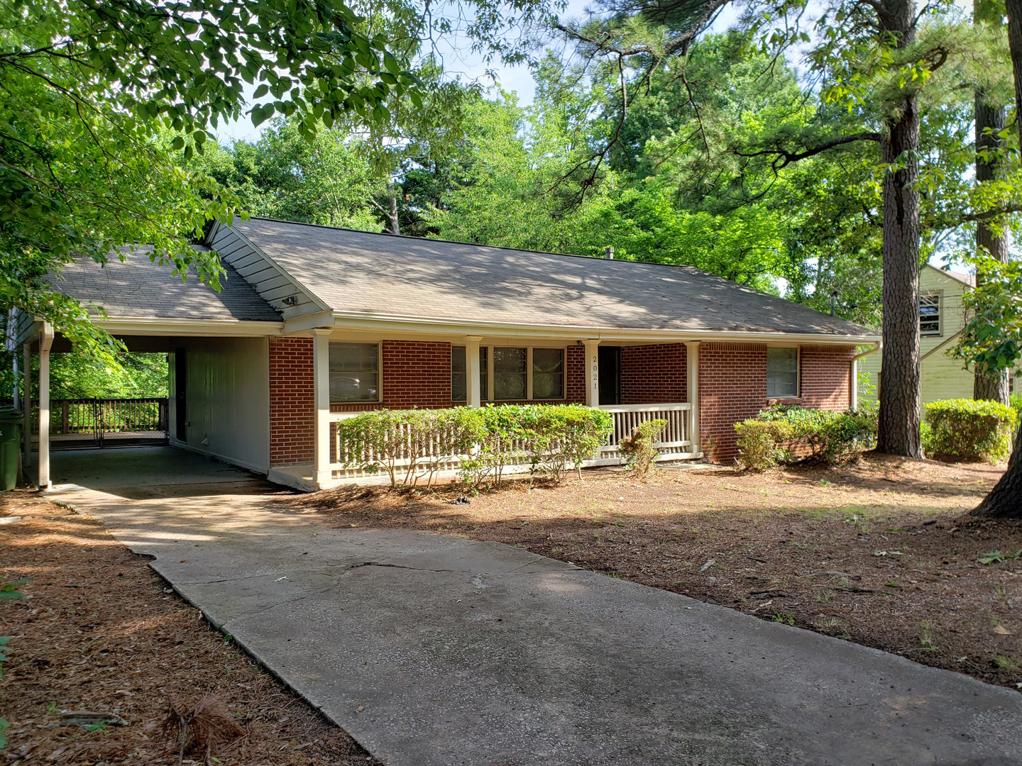 Atlanta House: 2021 Brewer Blvd