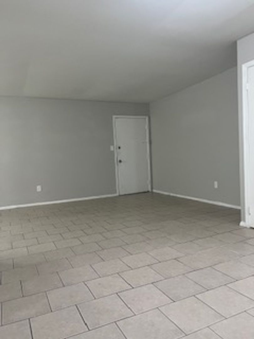 Baltimore Apartment: 5306-5308 Hamilton Avenue