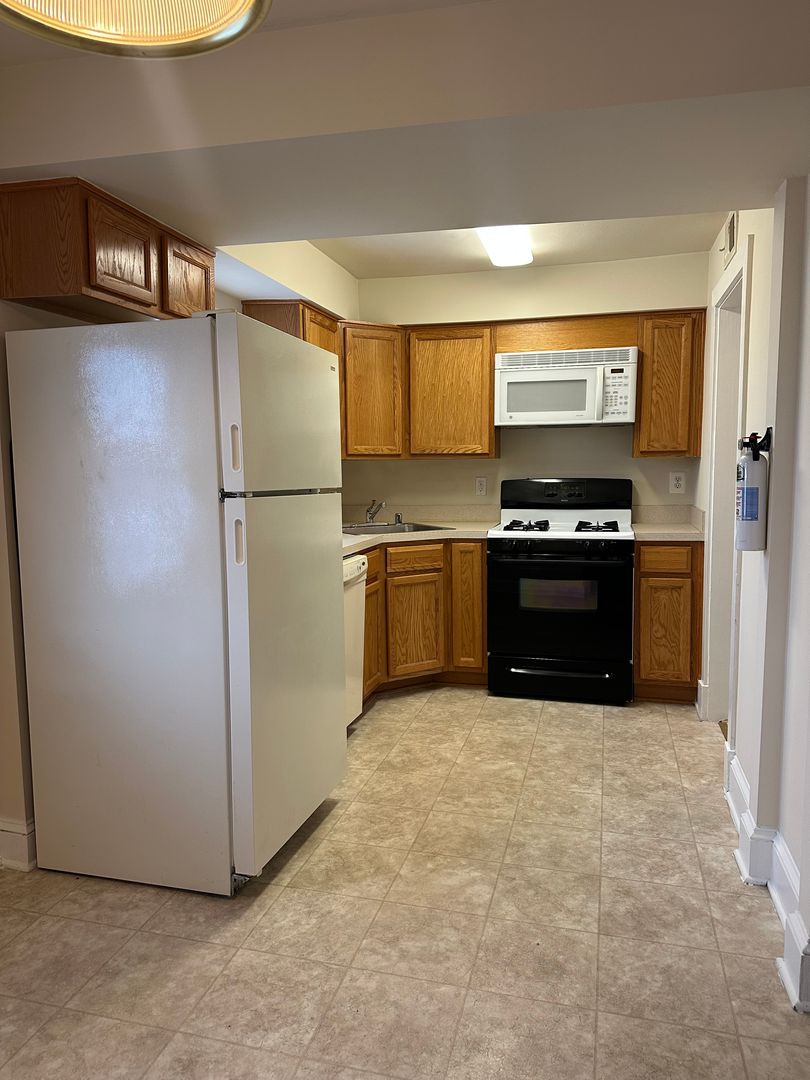 Catonsville Apartment: 17 Fusting Avenue