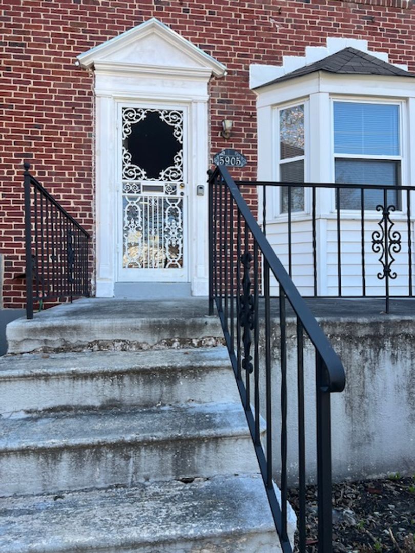 Baltimore House: 5905 The Alameda