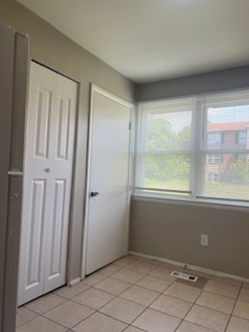 Baltimore Apartment: 5600-5601 Leiden Road