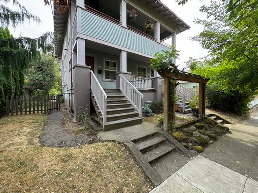 CHARMING SELLWOOD HOME – ORIGINAL HARDWOODS, PETS OK – photo 1