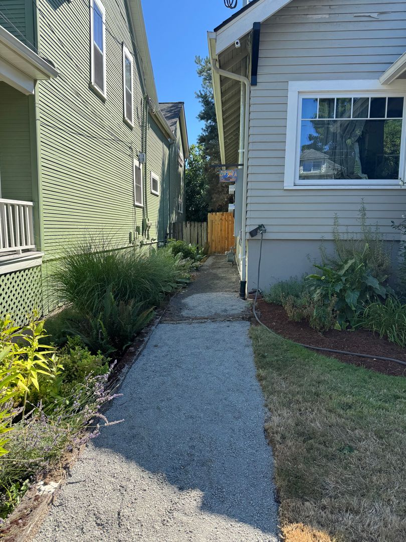 Portland House: 1436 SE Bybee Blvd