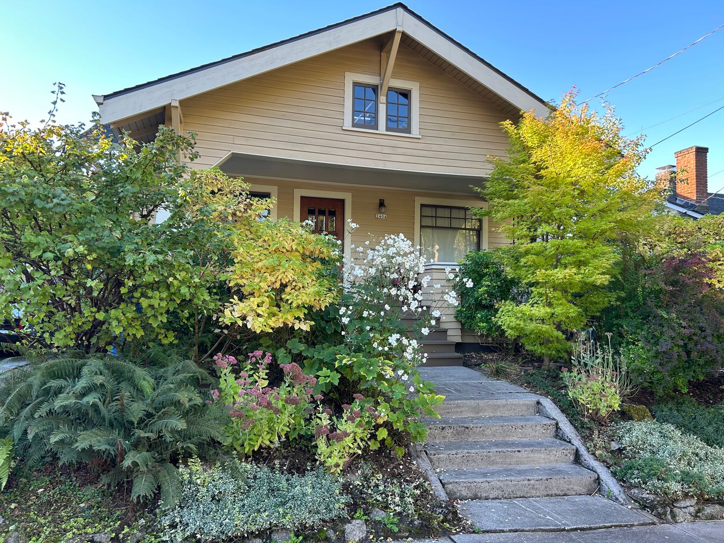 Beautiful Fully Furnished Home in Close-In SE Portland Short Term, 4 bed 3 bath! 