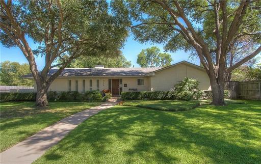 Beautiful Home in Tanglewood – photo 1