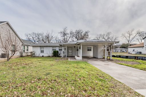 3 Bedroom, 1.5 Bathroom in West Worth Village