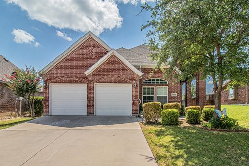 BEAUTIFUL Grand Home in Benbrook! – photo 1