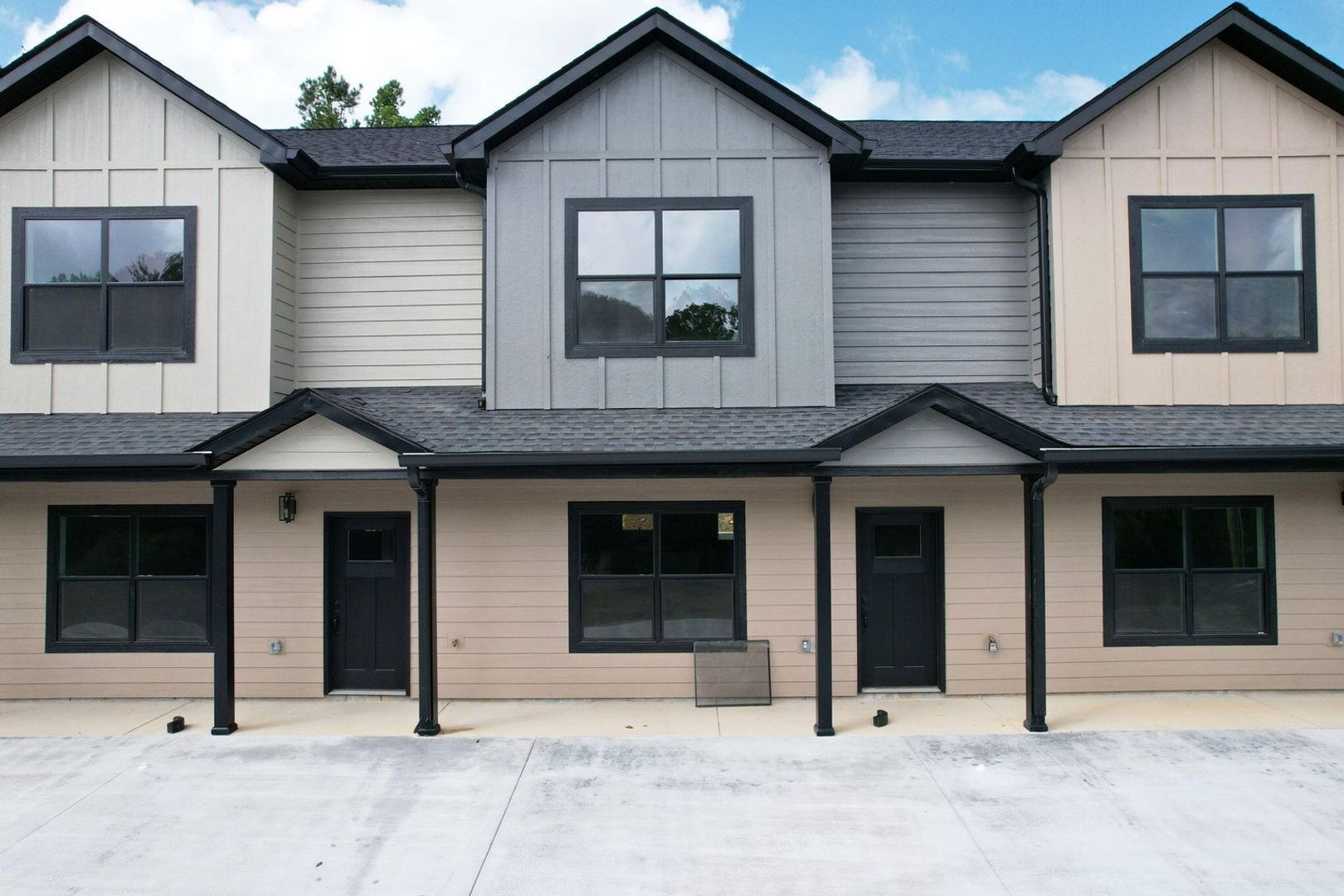 Charleston House: 265 Cass Lane NW