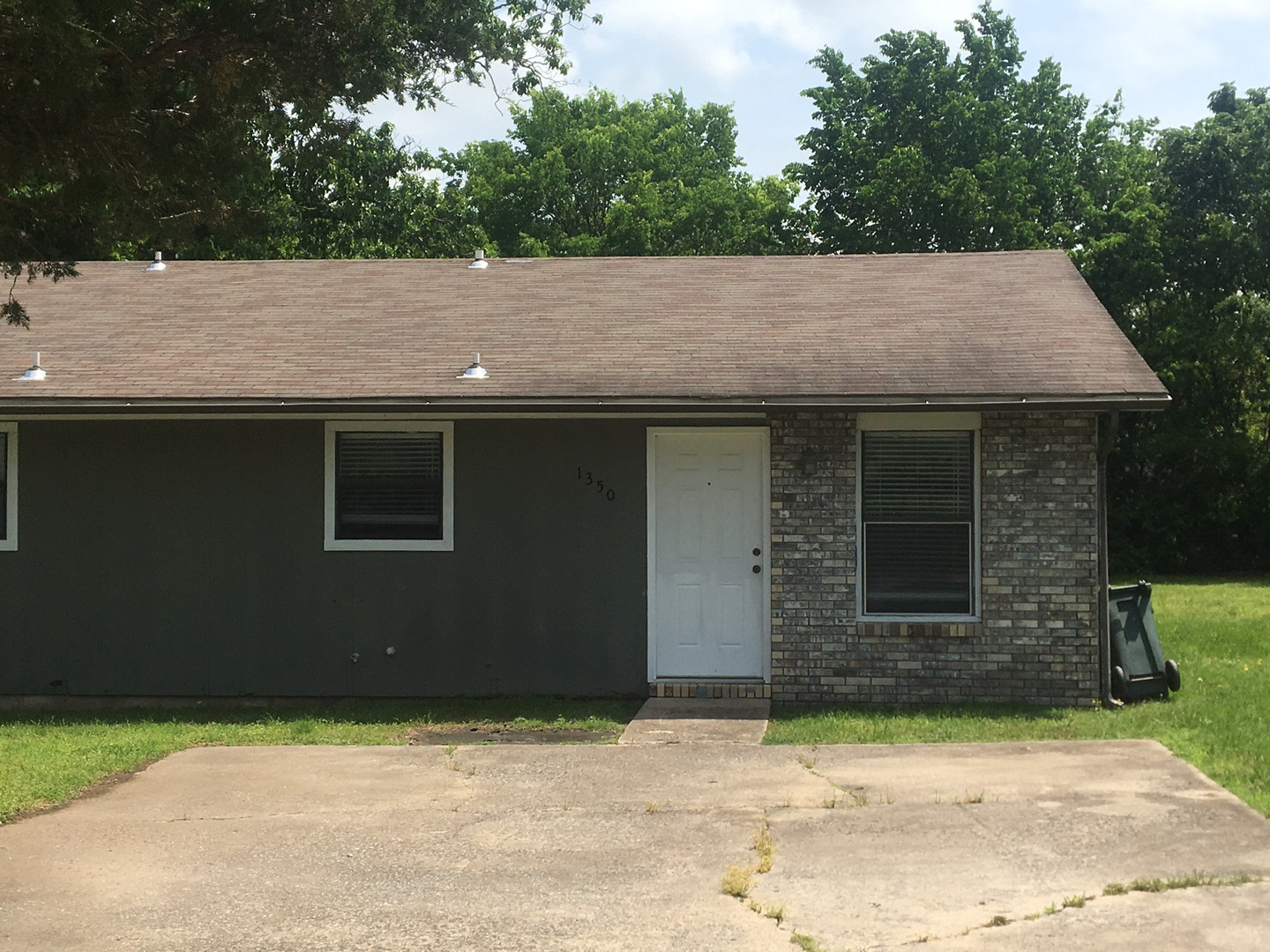 Fayetteville Apartment: SE Farmers Road