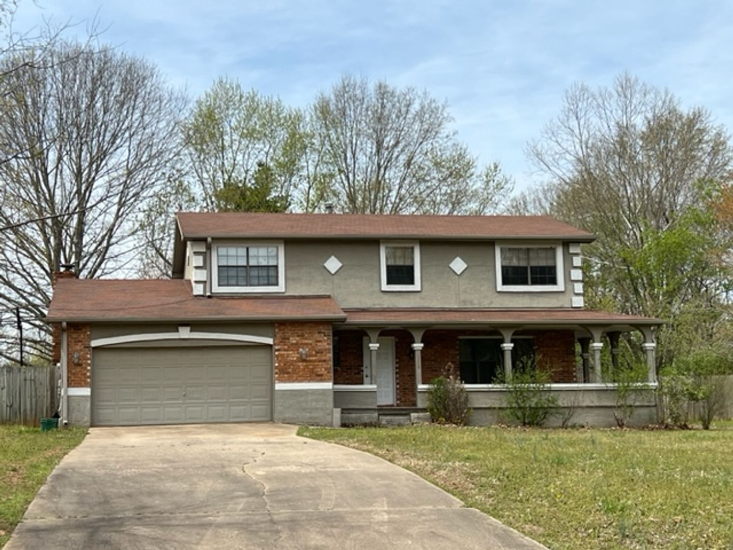 Fayetteville House: 1115 E. Huntington Drive