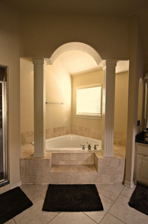 Fayetteville House: 3625 W. Mountain View Drive