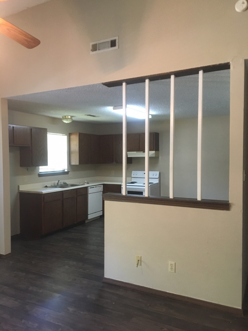 Fayetteville Apartment: SE Farmers Road