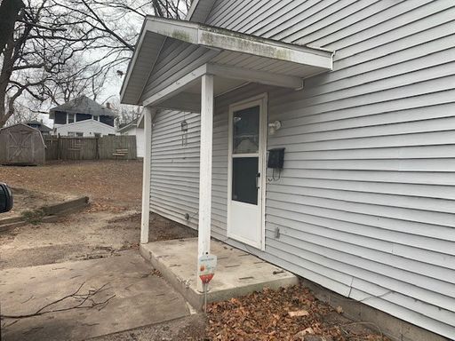 1114 Dunham SE 2 BEDROOM 800.00 PER MONTH – photo 1