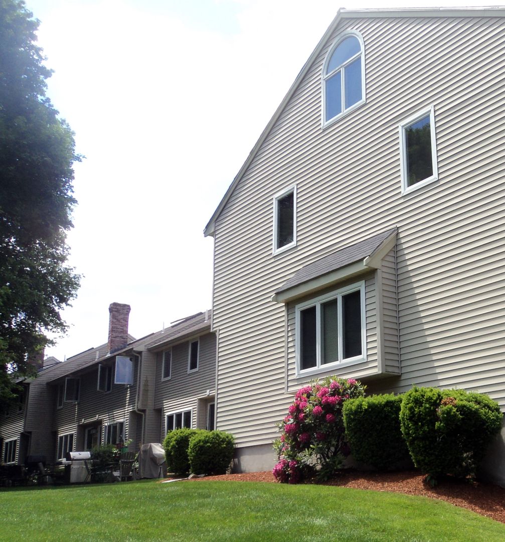 Stoneham Apartment: 48 Pleasant Street