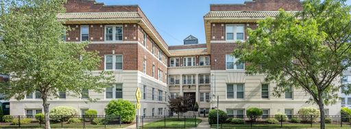 1 Bed, 1 Bath w/alcove - 119 West Wyoming Ave, Melrose, MA. Heat and 1 parking space included!