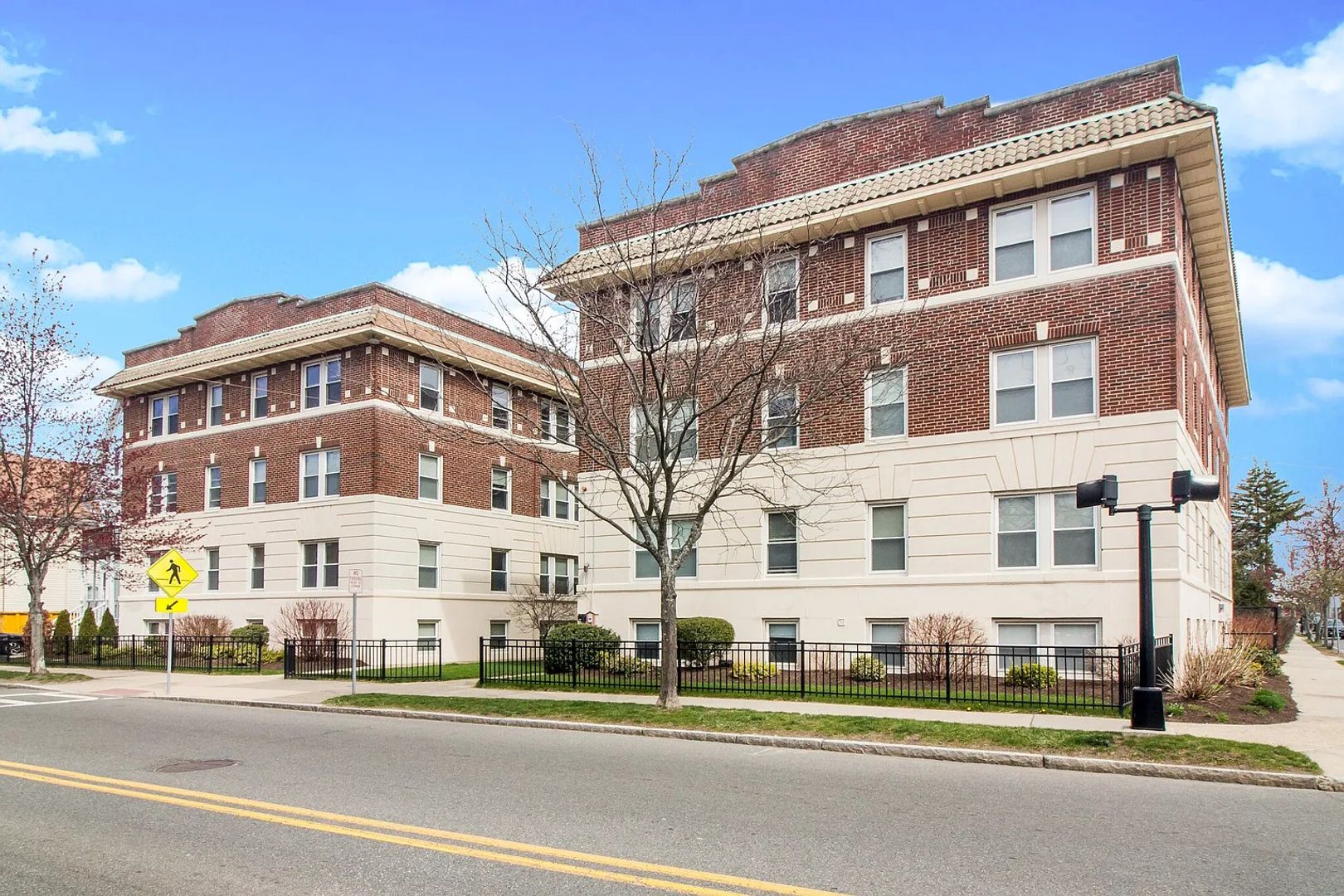 Melrose Apartment: 119 West Wyoming Avenue