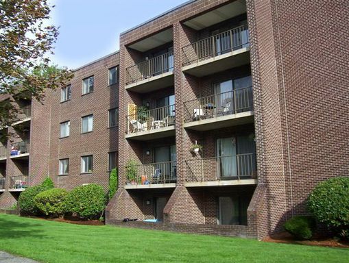 2 Bed/1 Bath - 30 Pomeworth St, Stoneham, MA - Available September 4th!