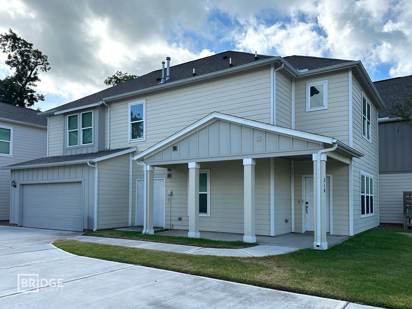 Lake Jackson House: 318 Huisache Street
