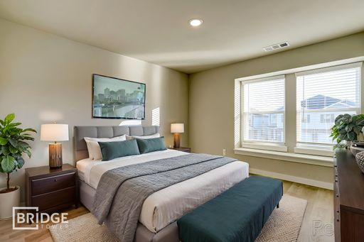 Listing photo thumbnail