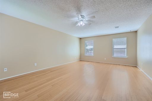 Listing photo thumbnail