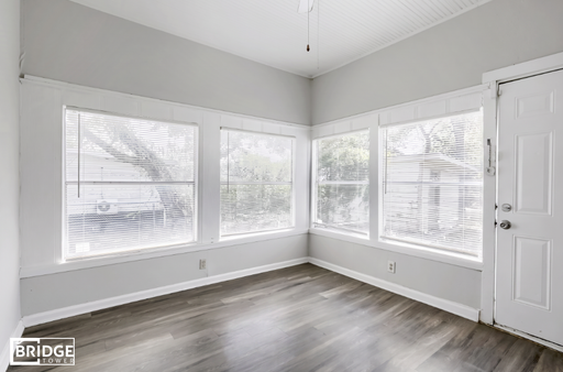 Listing photo thumbnail