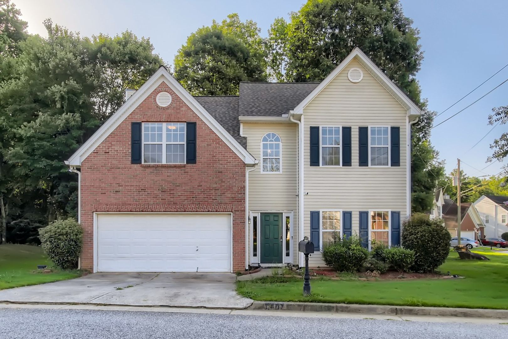 Stonecrest House: 5487 Walnut Lane