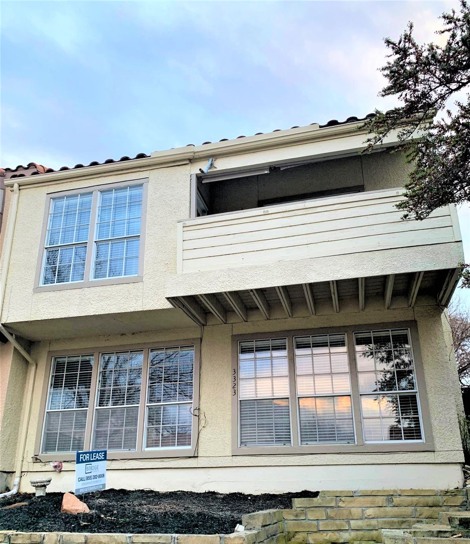 Rockwall House: 3323 Augusta Boulevard