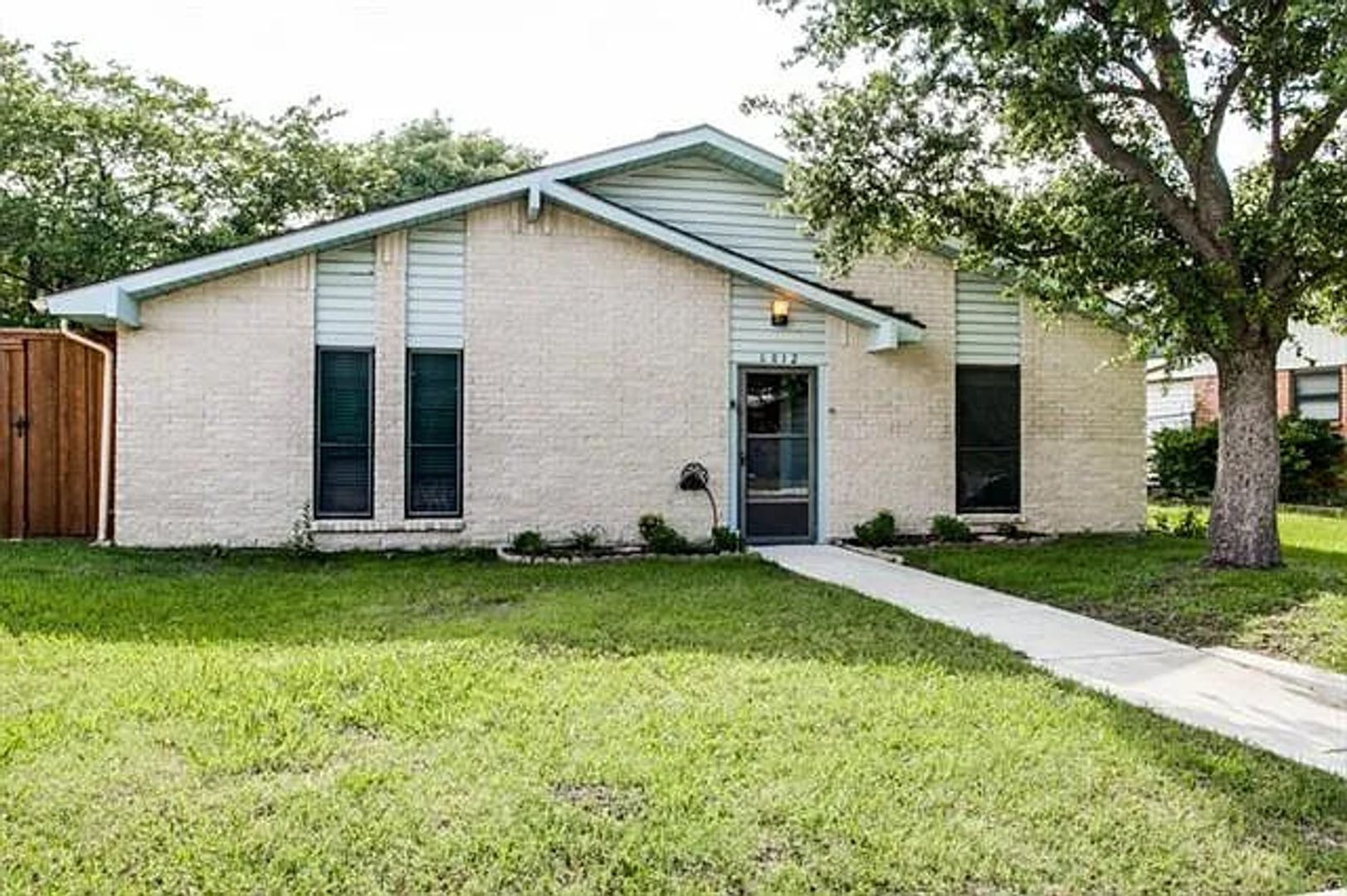 Rowlett House: 6012 Cedar Lane