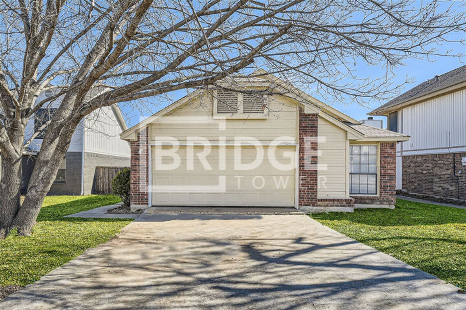 Lewisville House: 905 Boxwood Drive