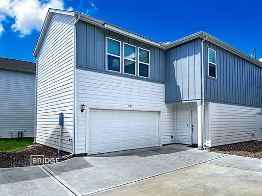 432 Huisache Street, Lake Jackson, TX 77566