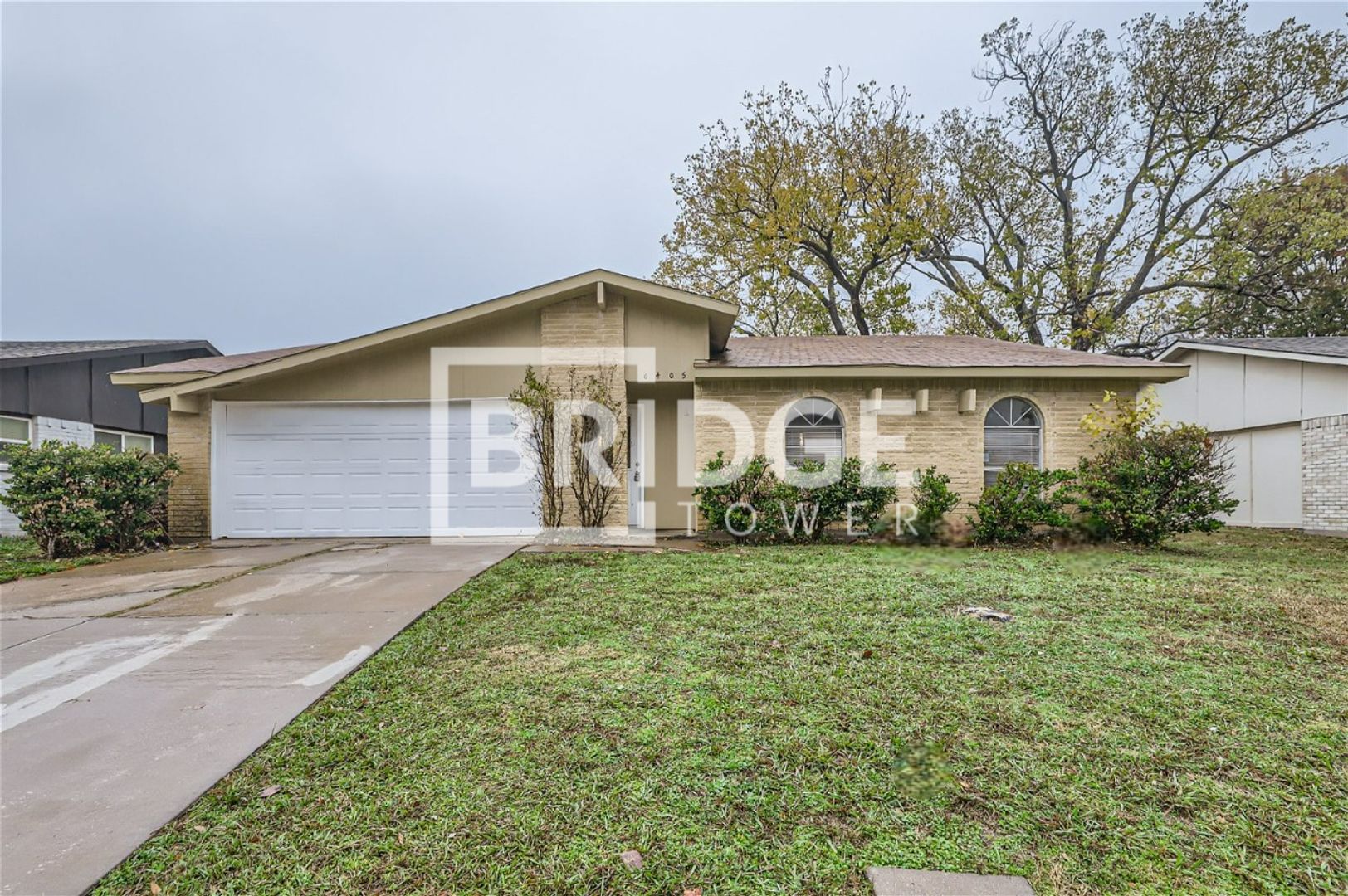 Rowlett House: 6405 Magnolia Lane